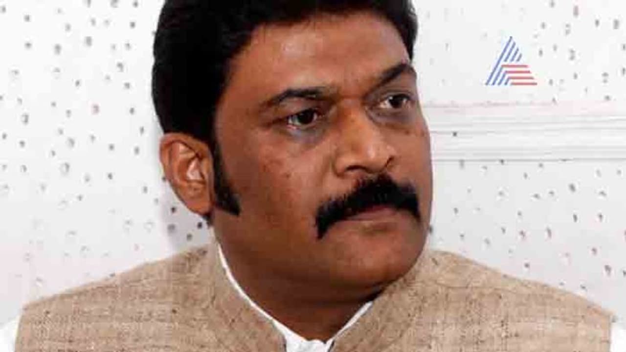 ನೂತನ ಸಚಿವ ಆನಂದ್ ಸಿಂಗ್ ಖಾತೆಗೆ ಕುತ್ತು..? ನೂತನ ಸಚಿವ ಆನಂದ್ ಸಿಂಗ್ ಖಾತೆಗೆ ಕುತ್ತು..?