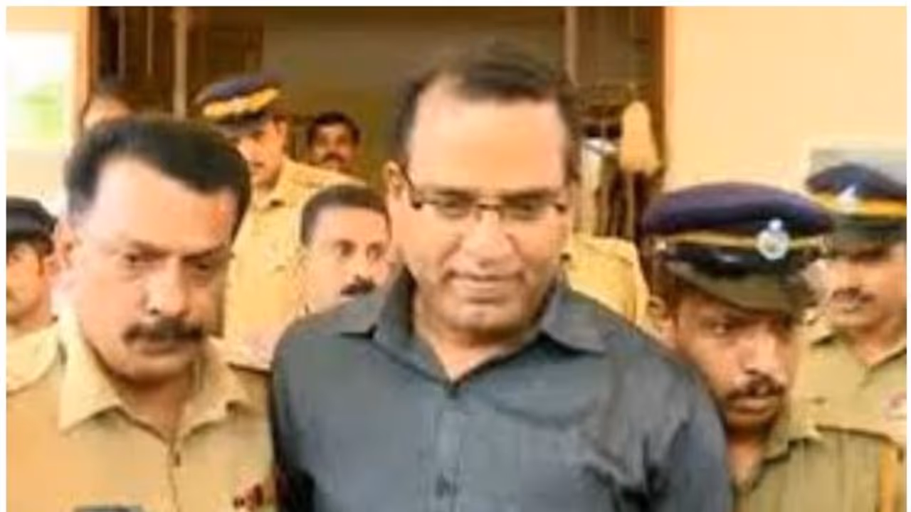 കൊട്ടിയൂരില് വൈദികൻ പെണ്കുട്ടിയെ ബലാത്സംഗം ചെയ്ത കേസ്; വിധി ഇന്ന് കൊട്ടിയൂരില് വൈദികൻ പെണ്കുട്ടിയെ ബലാത്സംഗം ചെയ്ത കേസ്; വിധി ഇന്ന്