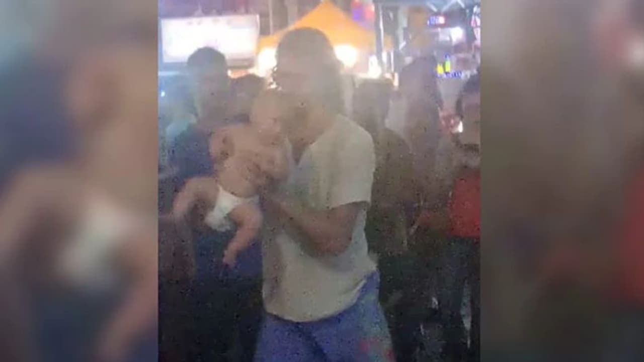 ലോകം ചുറ്റാൻ പണം വേണം; നാലുമാസം പ്രായമുള്ള കുഞ്ഞിനെ തെരുവു സർക്കസ് നടത്തിയ ദമ്പതികൾ അറസ്റ്റില് ലോകം ചുറ്റാൻ പണം വേണം; നാലുമാസം പ്രായമുള്ള കുഞ്ഞിനെ തെരുവു സർക്കസ് നടത്തിയ ദമ്പതികൾ അറസ്റ്റില്