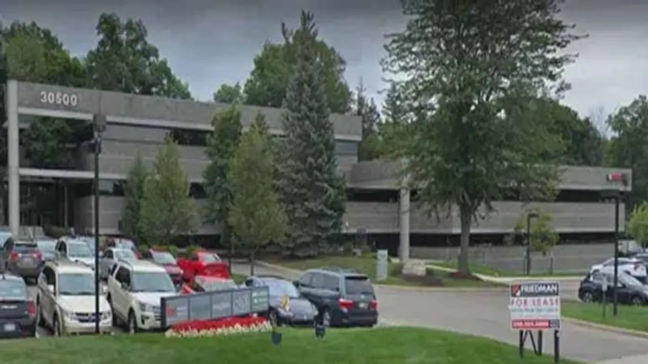 ఫార్మింగ్టన్ యూనివర్సిటీ కేసులో... 8 మంది భారతీయులకు ఐదేళ్ల జైలు.? ఫార్మింగ్టన్ యూనివర్సిటీ కేసులో... 8 మంది భారతీయులకు ఐదేళ్ల జైలు.?