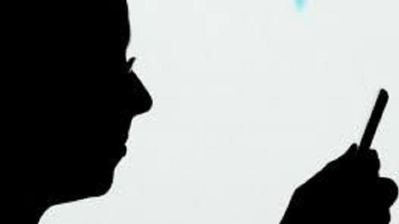 பிறப்புறுப்பை அறுத்து ஓய்வு பெற்ற சப் இன்ஸ்பெக்டர் கொலை… கள்ளக் காதலியைத் தேடும் போலீஸ் !! பிறப்புறுப்பை அறுத்து ஓய்வு பெற்ற சப் இன்ஸ்பெக்டர் கொலை… கள்ளக் காதலியைத் தேடும் போலீஸ் !!