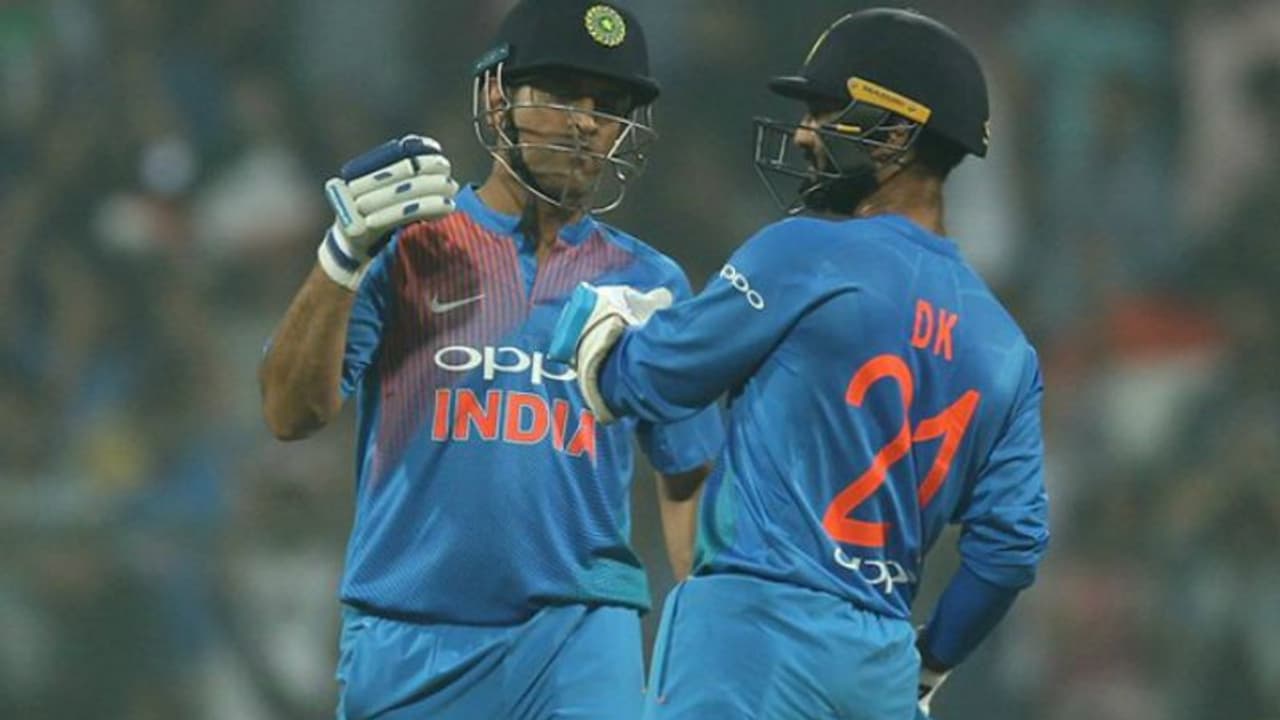 தினேஷ் கார்த்திக் அந்த விஷயத்துல தோனி மாதிரி டுப்ளெசிஸ் கருத்து..! அட என்னங்க சொல்றீங்க.. அப்படியா..? தினேஷ் கார்த்திக் அந்த விஷயத்துல தோனி மாதிரி டுப்ளெசிஸ் கருத்து..! அட என்னங்க சொல்றீங்க.. அப்படியா..?