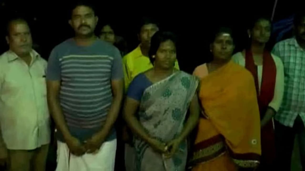 மகன் சினிமா ஹீரோ என்று மதுரை மக்களிடம் கோடிக்கணக்கில் ஆட்டயப் போட்ட ஃபிராடு ஜோதிடர்... மகன் சினிமா ஹீரோ என்று மதுரை மக்களிடம் கோடிக்கணக்கில் ஆட்டயப் போட்ட ஃபிராடு ஜோதிடர்...