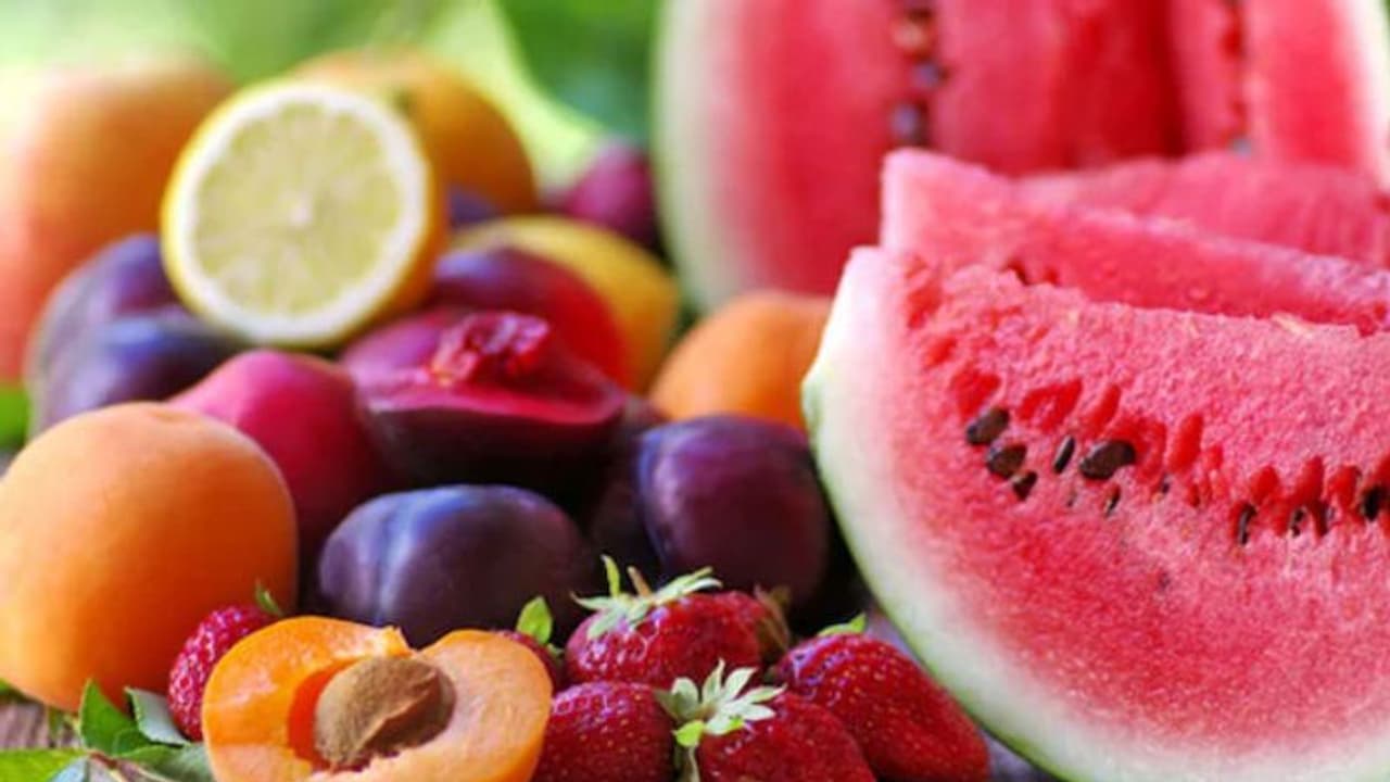 ত্বকের সৌন্দর্যতা বাড়িয়ে তুলতে এই সাতটি ফলের জুড়ি মেলা ভার ত্বকের সৌন্দর্যতা বাড়িয়ে তুলতে এই সাতটি ফলের জুড়ি মেলা ভার