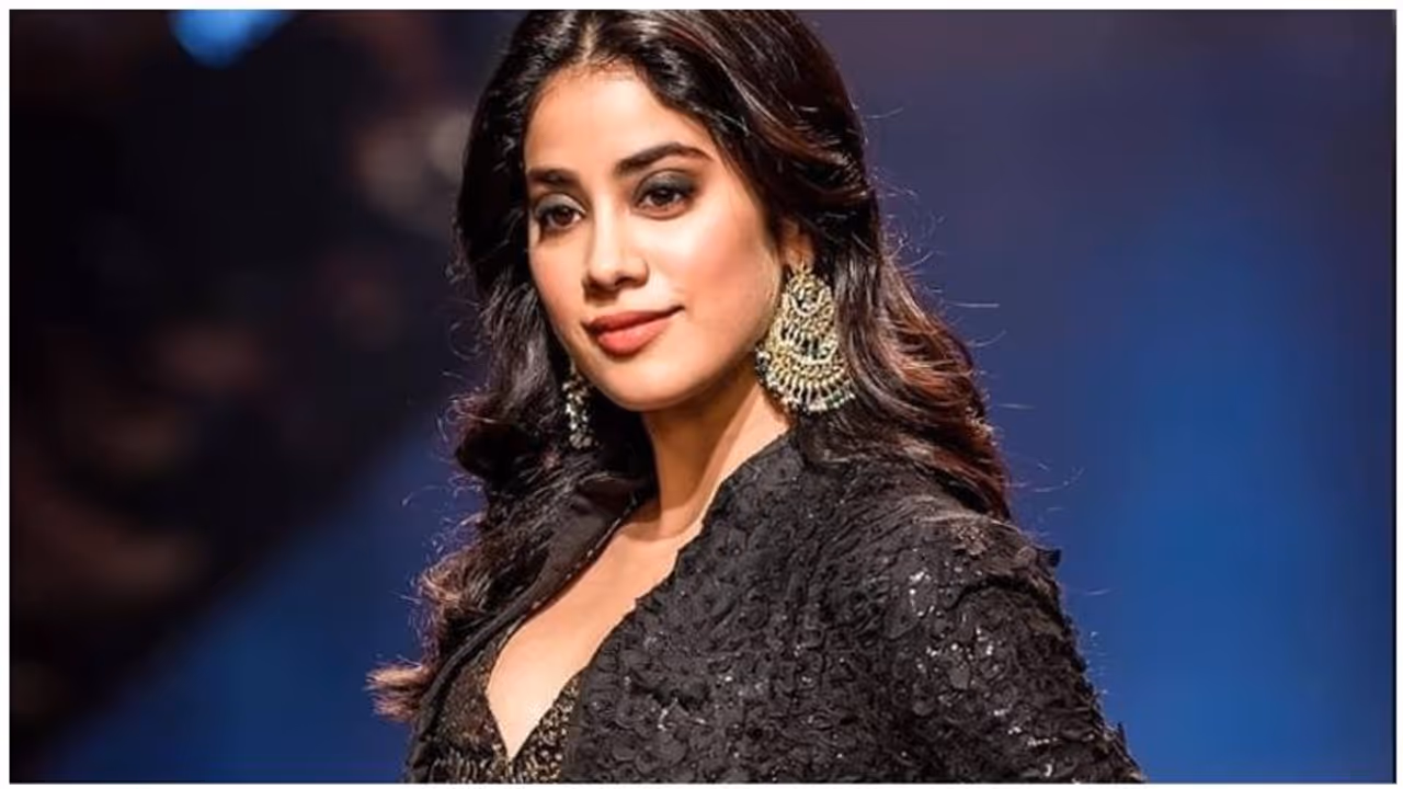 அங்க சுத்தி இங்க சுத்தி... கடைசியில விஜய்க்கு ஓகே சொன்ன ஜான்வி கபூர்! அங்க சுத்தி இங்க சுத்தி... கடைசியில விஜய்க்கு ஓகே சொன்ன ஜான்வி கபூர்!