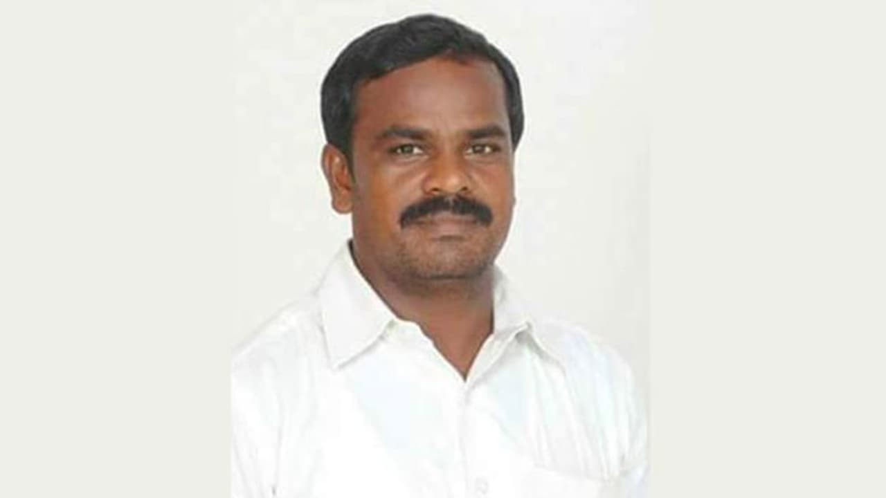 பாமக நகர செயலாளர் வெட்டி கொலை...! பாமக நகர செயலாளர் வெட்டி கொலை...!