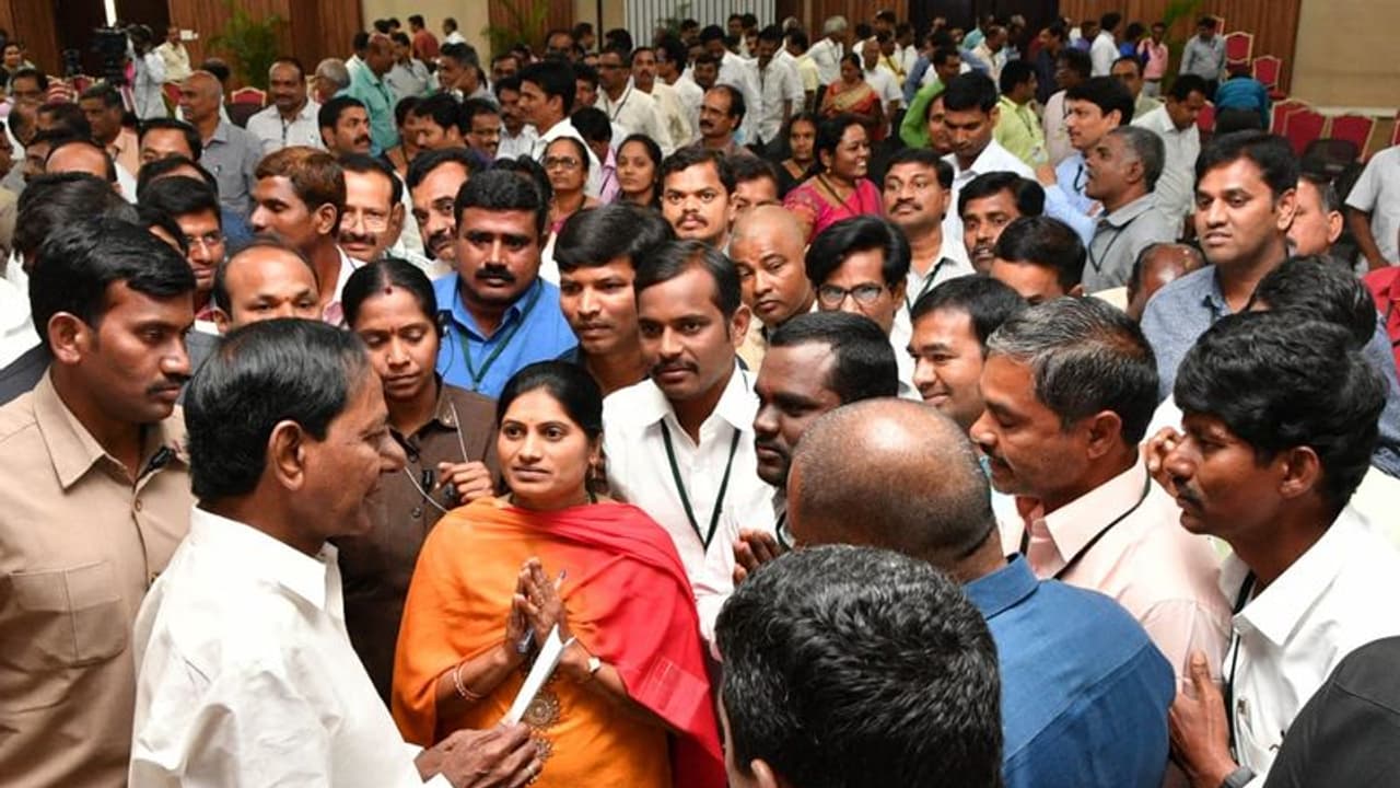 గ్రామ సర్పంచుల విధులివే: సీఎం కేసీఆర్