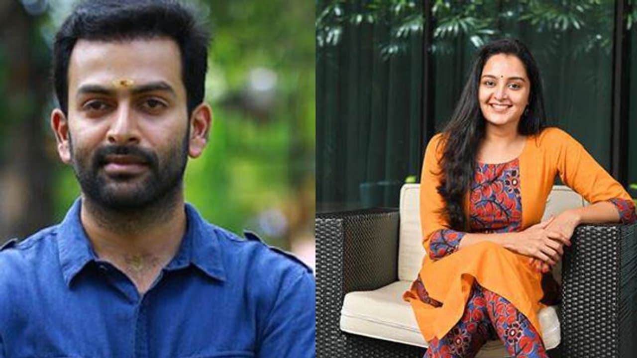 പൃഥ്വിരാജിന്റെ ഇംഗ്ലീഷ് കേട്ട് മനസ്സിലാകാതെ മഞ്ജു വാര്യരും! പൃഥ്വിരാജിന്റെ ഇംഗ്ലീഷ് കേട്ട് മനസ്സിലാകാതെ മഞ്ജു വാര്യരും!