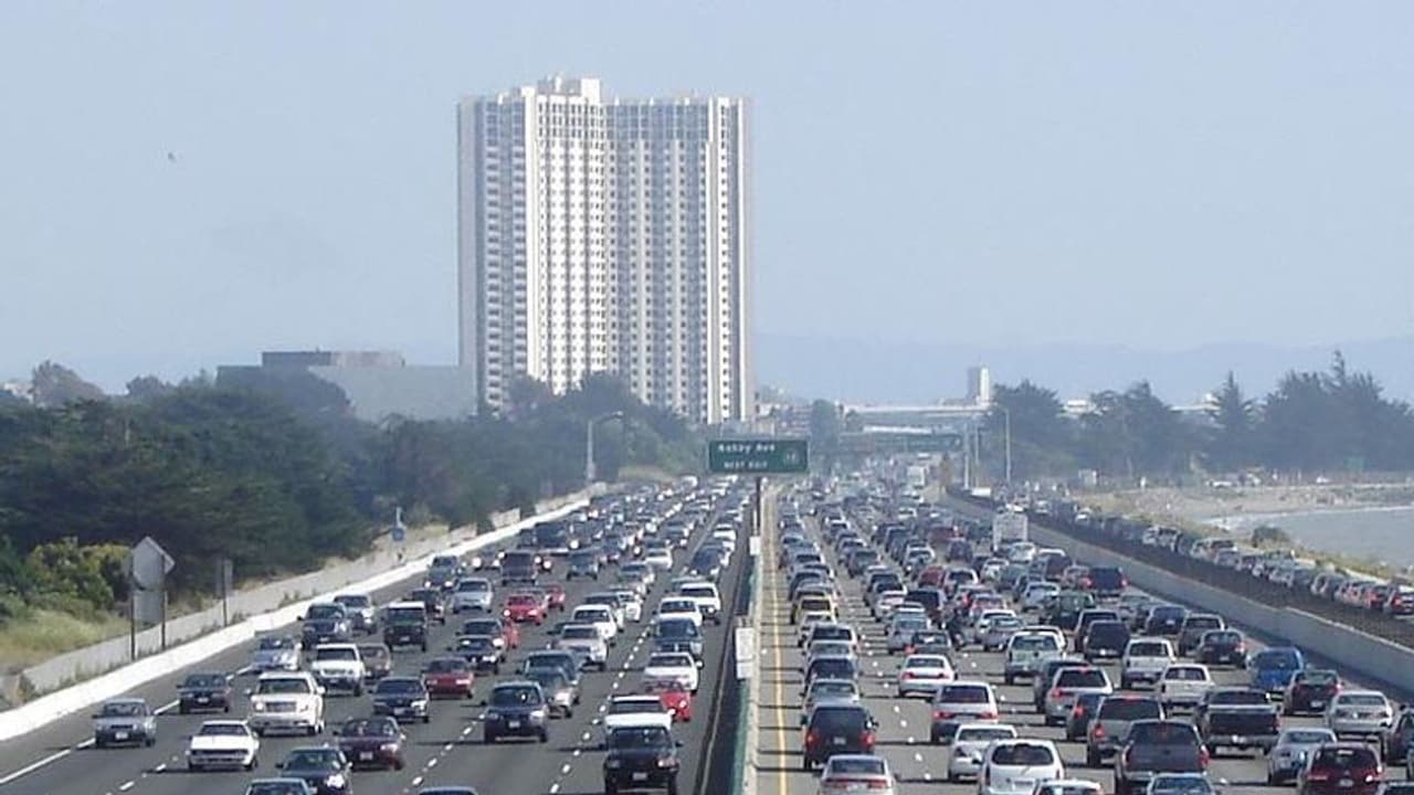 പ്രവാസികളുടെ ഡ്രൈവിങ് ലൈസന്സ് സംബന്ധിച്ച നിയന്ത്രണത്തില് ആര്ക്കും ഇളവ് നല്കില്ല പ്രവാസികളുടെ ഡ്രൈവിങ് ലൈസന്സ് സംബന്ധിച്ച നിയന്ത്രണത്തില് ആര്ക്കും ഇളവ് നല്കില്ല