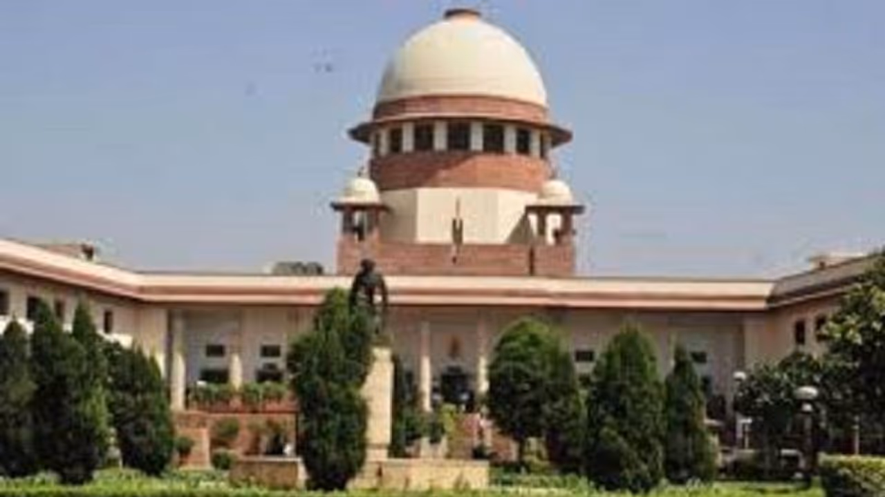 सुप्रीम कोर्ट ने दिया बड़ा फैसला आईटीआर के लिए आधार से पैन लिंक करना जरूरी