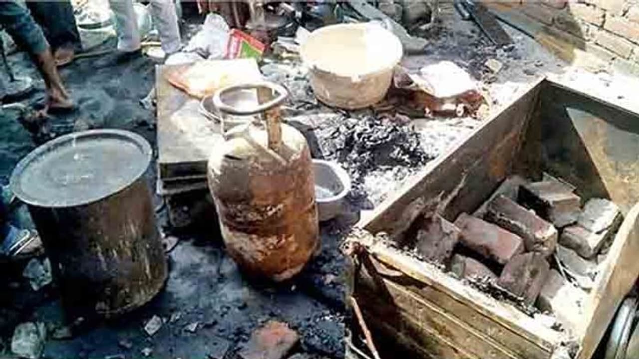 ನಿಂತಿಲ್ಲ ಪಾಕಿಗಳ ಕೀಟಲೆ, ಪುಲ್ವಾಮಾ ಆವಂತಿಪೋರ ಬಳಿ ಬಾಂಬ್ ಸ್ಫೋಟ ನಿಂತಿಲ್ಲ ಪಾಕಿಗಳ ಕೀಟಲೆ, ಪುಲ್ವಾಮಾ ಆವಂತಿಪೋರ ಬಳಿ ಬಾಂಬ್ ಸ್ಫೋಟ