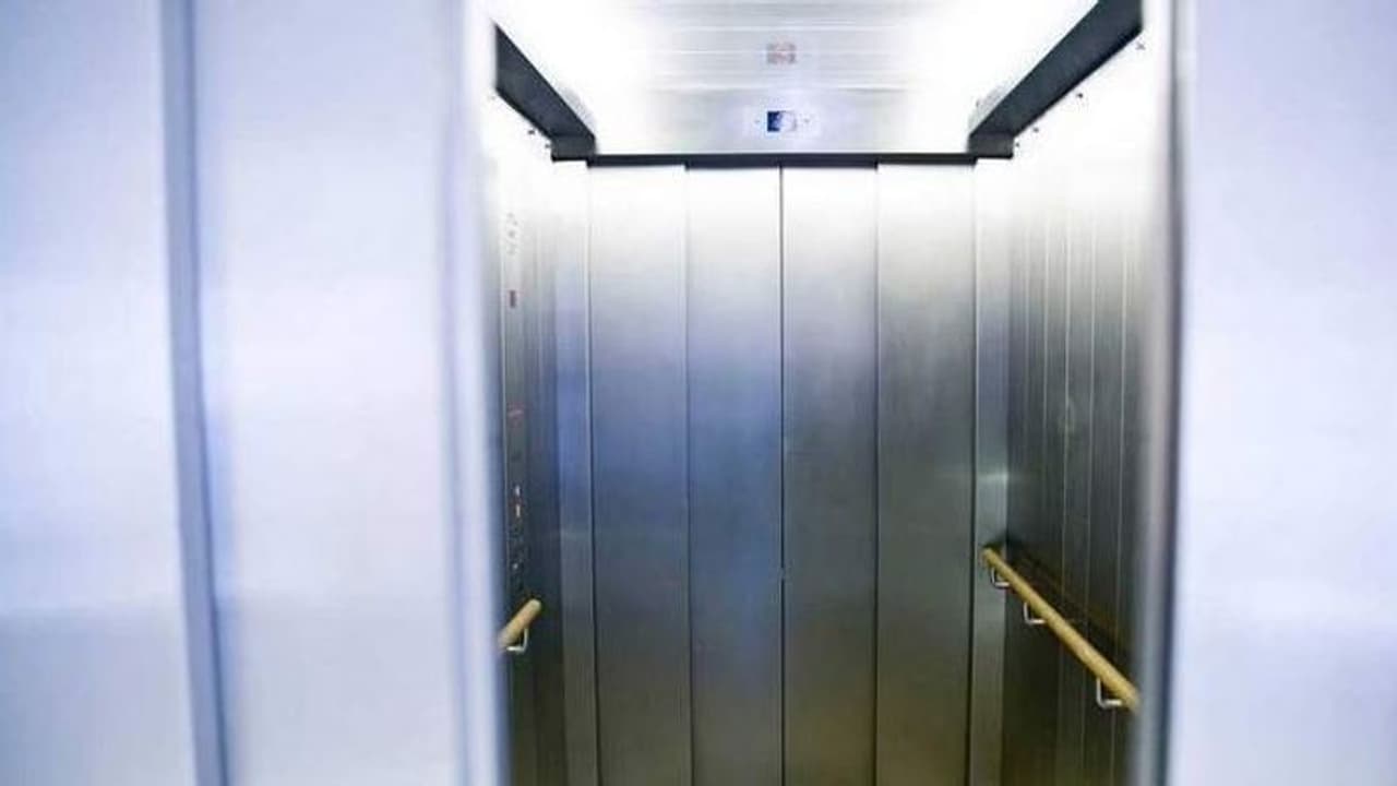 Technician plummets from 15th floor during elevator maintenance work, dies Technician plummets from 15th floor during elevator maintenance work, dies