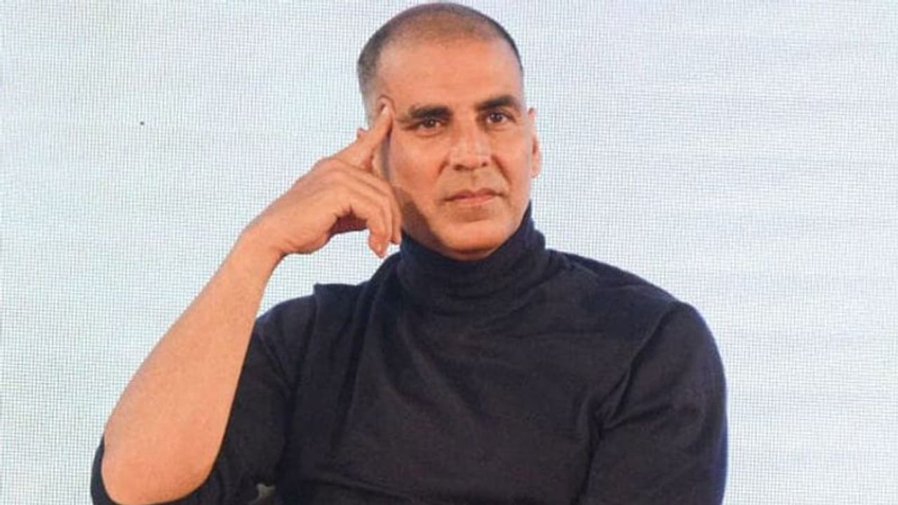 अक्षय कुमार के घर में आधी रात को दीवार फांदकर कूदा शख्स