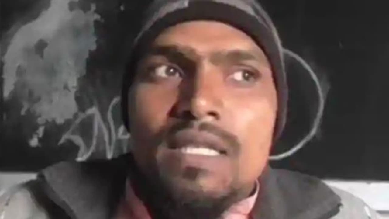 റിപ്പബ്ളിക് ദിനത്തിൽ വന്ദേമാതരം പാടിയില്ല; അധ്യാപകനെ പ്രദേശ വാസികള് വളഞ്ഞിട്ട് തല്ലി റിപ്പബ്ളിക് ദിനത്തിൽ വന്ദേമാതരം പാടിയില്ല; അധ്യാപകനെ പ്രദേശ വാസികള് വളഞ്ഞിട്ട് തല്ലി