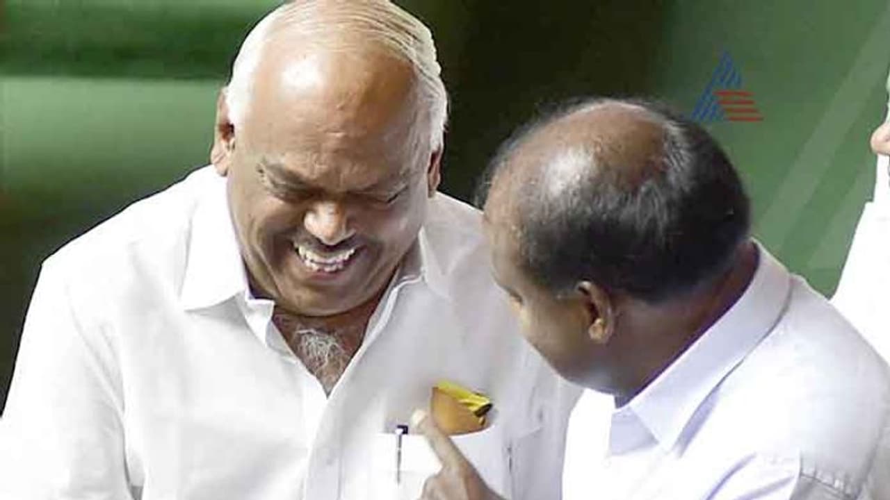 'ಅತೃಪ್ತರ ರಾಜೀನಾಮೆ ತುರ್ತು ಅಂಗೀಕಾರ ಇಲ್ಲ': ದೋಸ್ತಿಗೆ ಕೊಂಚ ರಿಲೀಫ್! 'ಅತೃಪ್ತರ ರಾಜೀನಾಮೆ ತುರ್ತು ಅಂಗೀಕಾರ ಇಲ್ಲ': ದೋಸ್ತಿಗೆ ಕೊಂಚ ರಿಲೀಫ್!