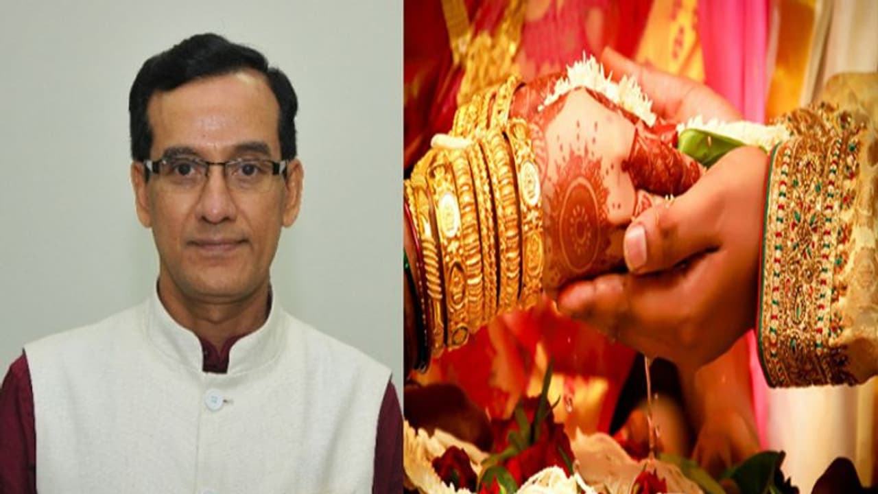 ಐಎಎಸ್ ಅಧಿಕಾರಿ ಪುತ್ರನ ಮದ್ವೆ ಖರ್ಚು 18 ಸಾವಿರವಷ್ಟೆ! ಐಎಎಸ್ ಅಧಿಕಾರಿ ಪುತ್ರನ ಮದ್ವೆ ಖರ್ಚು 18 ಸಾವಿರವಷ್ಟೆ!