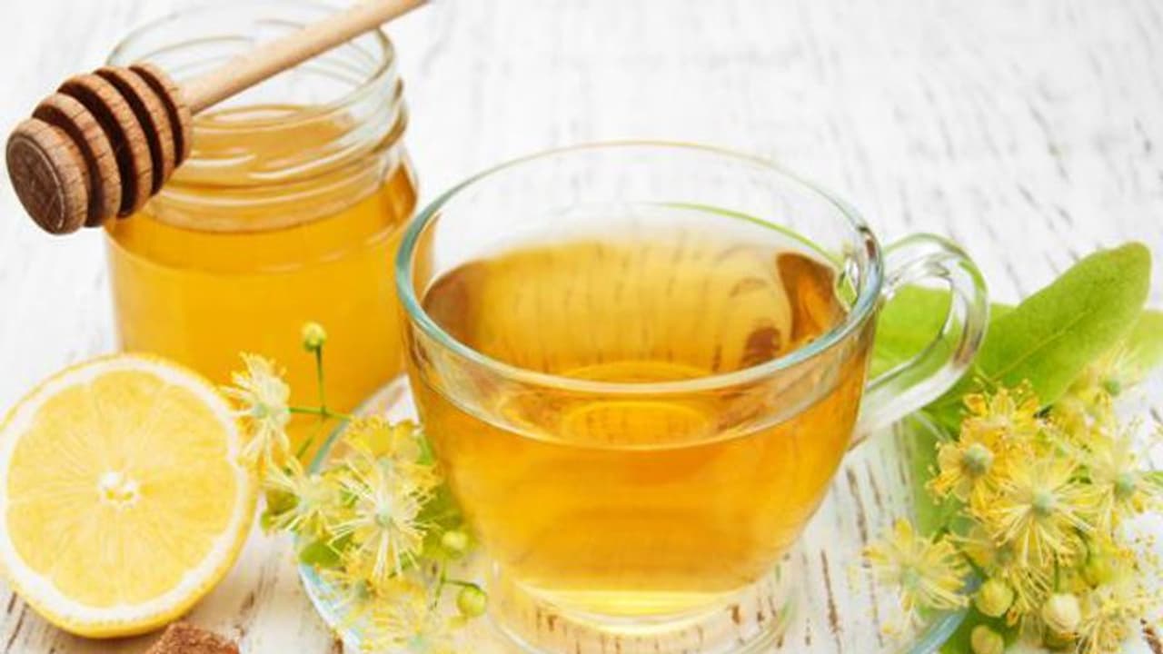 ഗ്രീൻ ടീയിൽ തേൻ ചേർത്ത് കുടിക്കുന്നത് ശീലമാക്കൂ; ഗുണങ്ങൾ പലതാണ് ഗ്രീൻ ടീയിൽ തേൻ ചേർത്ത് കുടിക്കുന്നത് ശീലമാക്കൂ; ഗുണങ്ങൾ പലതാണ്