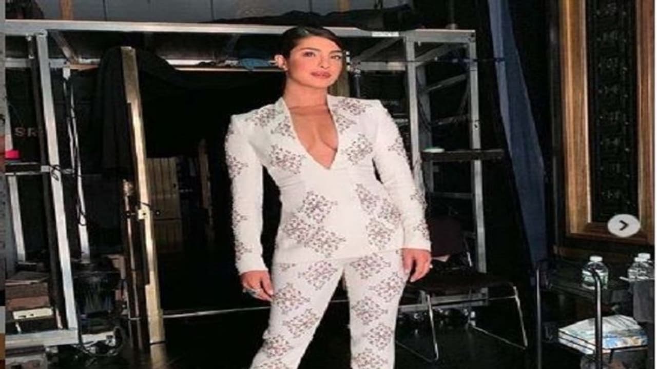 ಮತ್ತೆ ಟ್ರೋಲ್ ಆದರು ಪ್ರಿಯಾಂಕಾ..ಈ ಬಾರಿ ಡ್ರೆಸ್ ಎಡವಟ್ಟು! ಮತ್ತೆ ಟ್ರೋಲ್ ಆದರು ಪ್ರಿಯಾಂಕಾ..ಈ ಬಾರಿ ಡ್ರೆಸ್ ಎಡವಟ್ಟು!