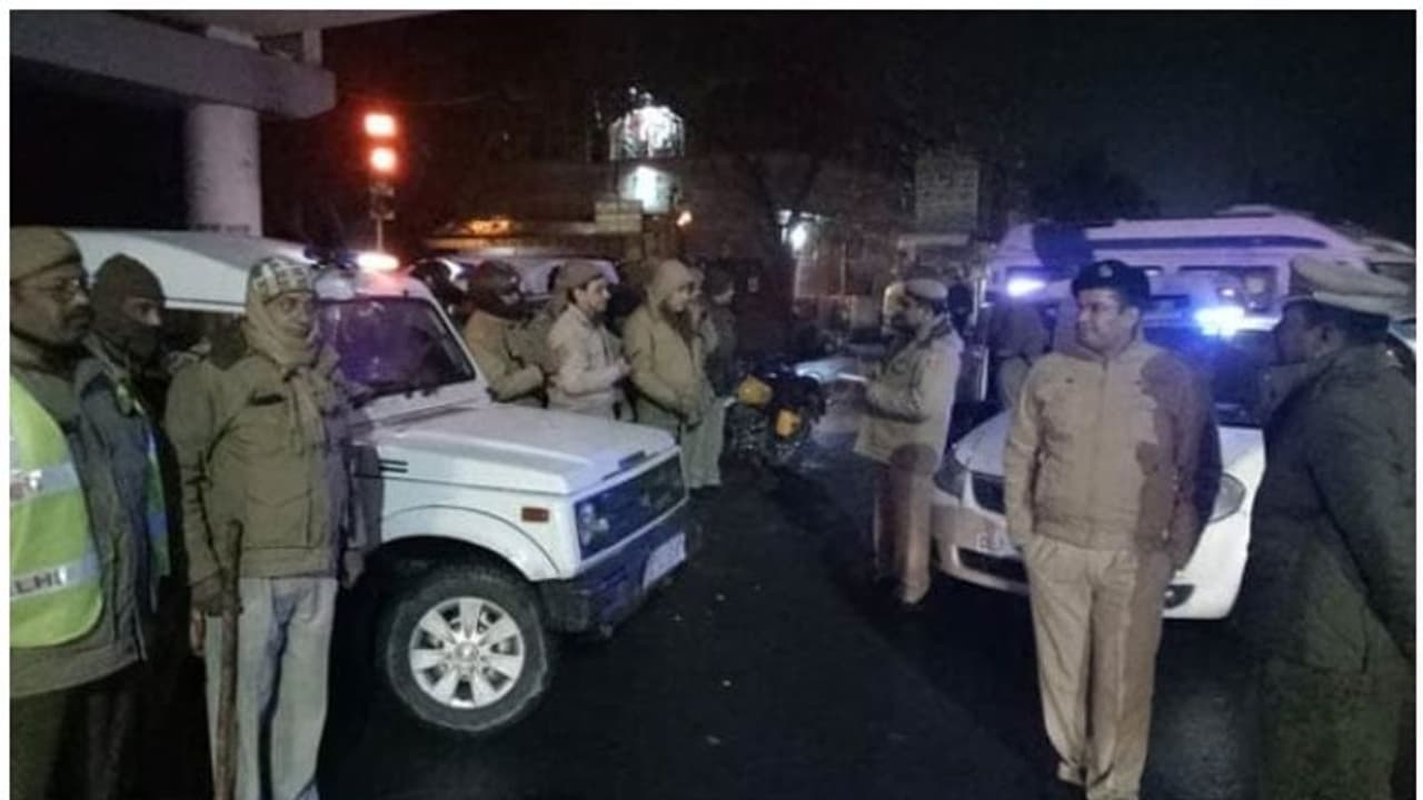 ఢిల్లీలో ఎన్ కౌంటర్.. ముగ్గురు క్రిమినల్స్ హతం ఢిల్లీలో ఎన్ కౌంటర్.. ముగ్గురు క్రిమినల్స్ హతం