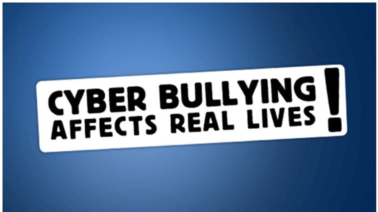 വിവാഹചിത്രം ഉപയോഗിച്ച് സൈബർ ഗുണ്ടകൾ അപമാനിച്ച ദമ്പതികൾ ആശുപത്രിയിൽ വിവാഹചിത്രം ഉപയോഗിച്ച് സൈബർ ഗുണ്ടകൾ അപമാനിച്ച ദമ്പതികൾ ആശുപത്രിയിൽ