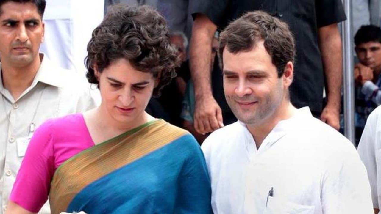 പരസ്പരം രക്ഷാബന്ധൻ ദിനാശംസകൾ നേർന്ന് പ്രിയങ്കയും രാഹുൽ ഗാന്ധിയും: ഒന്നിച്ചുള്ള ഫോട്ടോ പങ്കുവച്ച് ട്വീറ്റ് പരസ്പരം രക്ഷാബന്ധൻ ദിനാശംസകൾ നേർന്ന് പ്രിയങ്കയും രാഹുൽ ഗാന്ധിയും: ഒന്നിച്ചുള്ള ഫോട്ടോ പങ്കുവച്ച് ട്വീറ്റ്