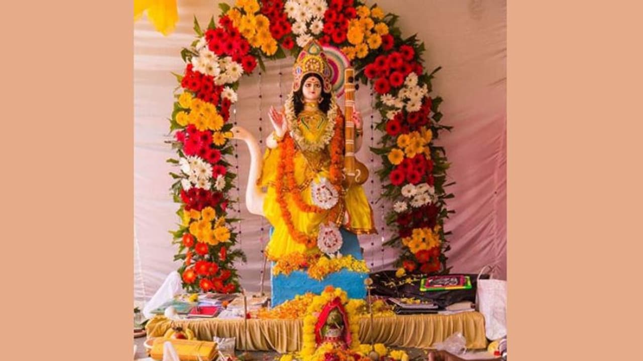 ಬೆಂಗಳೂರಿನಲ್ಲೂ ಬಂಗಾಳದ ಸಂಸ್ಕೃತಿ, ಜ್ಞಾನ ದೇವಿ ಸರಸ್ವತಿ ಆರಾಧನೆ ಬೆಂಗಳೂರಿನಲ್ಲೂ ಬಂಗಾಳದ ಸಂಸ್ಕೃತಿ, ಜ್ಞಾನ ದೇವಿ ಸರಸ್ವತಿ ಆರಾಧನೆ