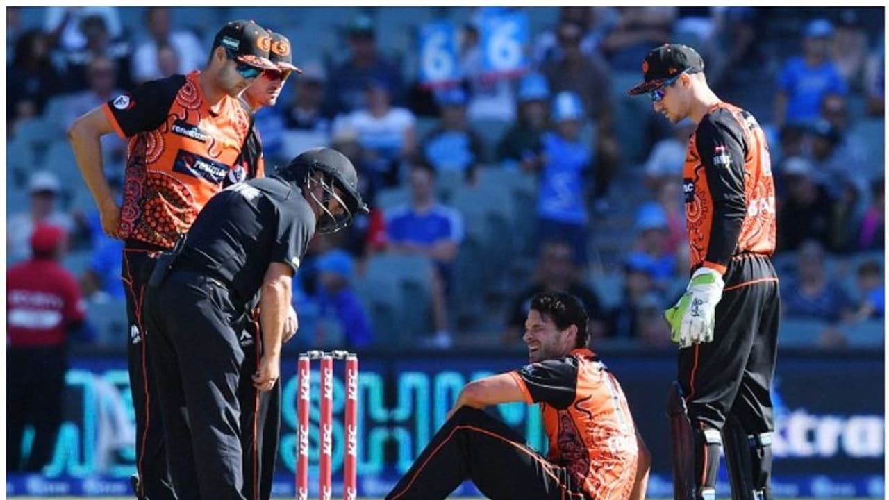 മത്സരത്തിനിടെ തലകറക്കം; ഓസീസ് താരം ആശുപത്രിയില് മത്സരത്തിനിടെ തലകറക്കം; ഓസീസ് താരം ആശുപത്രിയില്