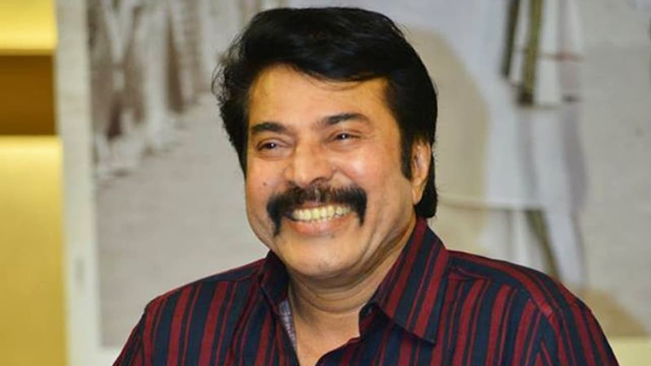 രാജി വച്ച നടിമാരെ അംഗത്വ ഫീസ് വാങ്ങാതെ 'അമ്മ'യിലേക്ക് തിരിച്ചെടുക്കണമെന്ന് മമ്മൂട്ടി