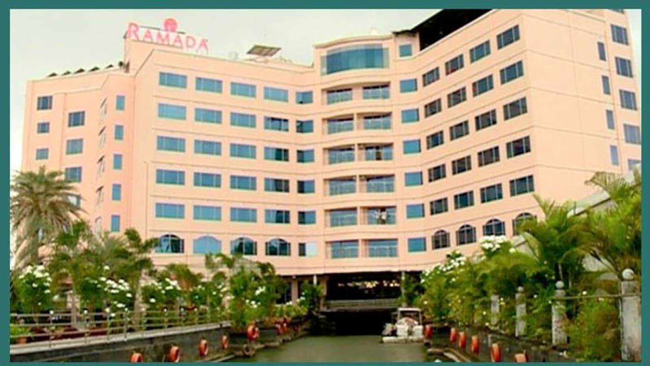 പുറമ്പോക്ക് കയ്യേറിയ റമദ റിസോർട്ടിനെ രക്ഷിക്കാൻ ജില്ലാഭരണ കൂടം ഫയൽ പൂഴ്ത്തിയത് 5 വർഷം പുറമ്പോക്ക് കയ്യേറിയ റമദ റിസോർട്ടിനെ രക്ഷിക്കാൻ ജില്ലാഭരണ കൂടം ഫയൽ പൂഴ്ത്തിയത് 5 വർഷം