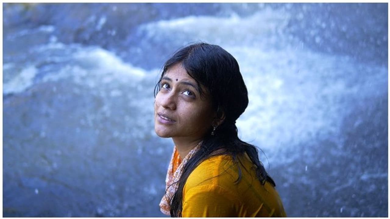 ஹிந்தியில் ரீமேக் செய்யப்படும் 'அருவி'! அதிதி கதாபாத்திரத்தில் நடிக்க உள்ளது இதுவரா? ஹிந்தியில் ரீமேக் செய்யப்படும் 'அருவி'! அதிதி கதாபாத்திரத்தில் நடிக்க உள்ளது இதுவரா?