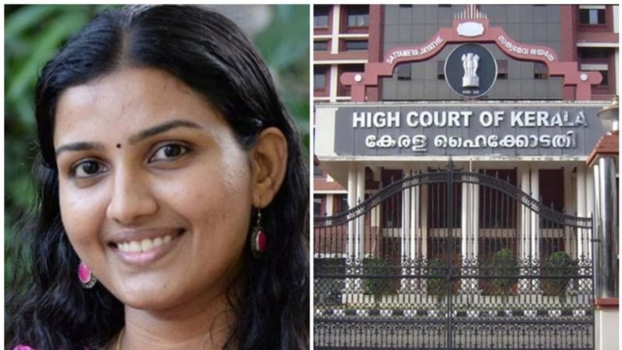 മൂന്നാര് പഞ്ചായത്തിന്റെ ഭൂമി കയ്യേറ്റം: ദേവികുളം സബ് കളക്ടർ ഇന്ന് ഹൈക്കോടതിയിൽ റിപ്പോർട്ട് നൽകും മൂന്നാര് പഞ്ചായത്തിന്റെ ഭൂമി കയ്യേറ്റം: ദേവികുളം സബ് കളക്ടർ ഇന്ന് ഹൈക്കോടതിയിൽ റിപ്പോർട്ട് നൽകും