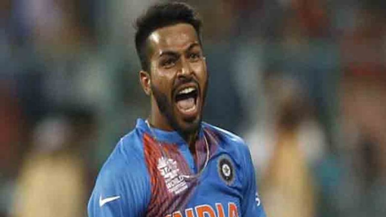 క్యాచ్లు నేలపాలు.. నెత్తి బాదుకుంటూ పాండ్యా ఫ్రస్ట్రేషన్ క్యాచ్లు నేలపాలు.. నెత్తి బాదుకుంటూ పాండ్యా ఫ్రస్ట్రేషన్