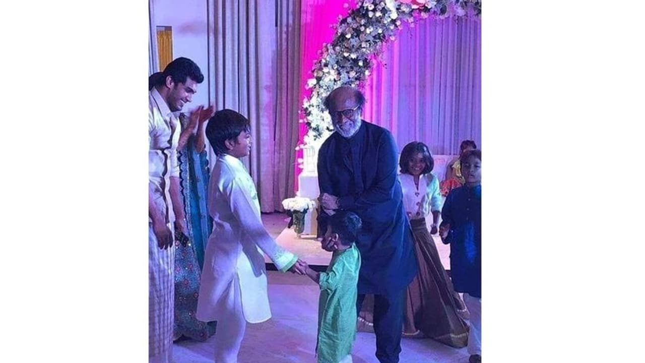 மகள் கல்யாணத்தில் பேரக்குழந்தைகளோடு கொஞ்சி விளையாடிய சூப்பர் ஸ்டார்... தலைவரு இன்னுமும் மீசை வச்ச குழந்தைதான்... மகள் கல்யாணத்தில் பேரக்குழந்தைகளோடு கொஞ்சி விளையாடிய சூப்பர் ஸ்டார்... தலைவரு இன்னுமும் மீசை வச்ச குழந்தைதான்...