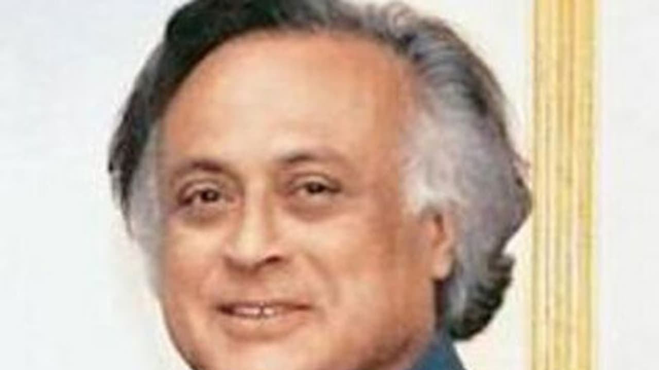 దీక్ష: జయరామ్ రమేష్కు చంద్రబాబు కితాబు దీక్ష: జయరామ్ రమేష్కు చంద్రబాబు కితాబు