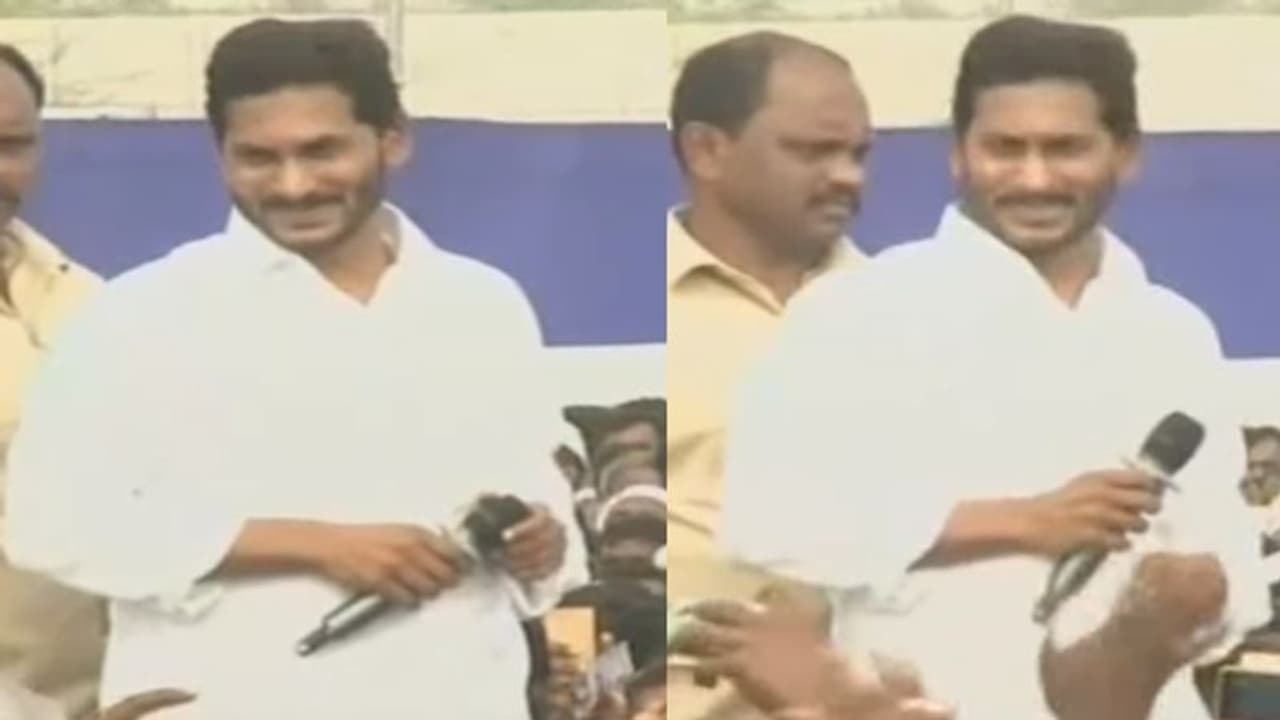 చిలకా గోరింకల్లా నాలుగేళ్లు మోడీతో కాపురం, ఇప్పుడు డ్రామా: బాబుపై జగన్ ఫైర్ చిలకా గోరింకల్లా నాలుగేళ్లు మోడీతో కాపురం, ఇప్పుడు డ్రామా: బాబుపై జగన్ ఫైర్