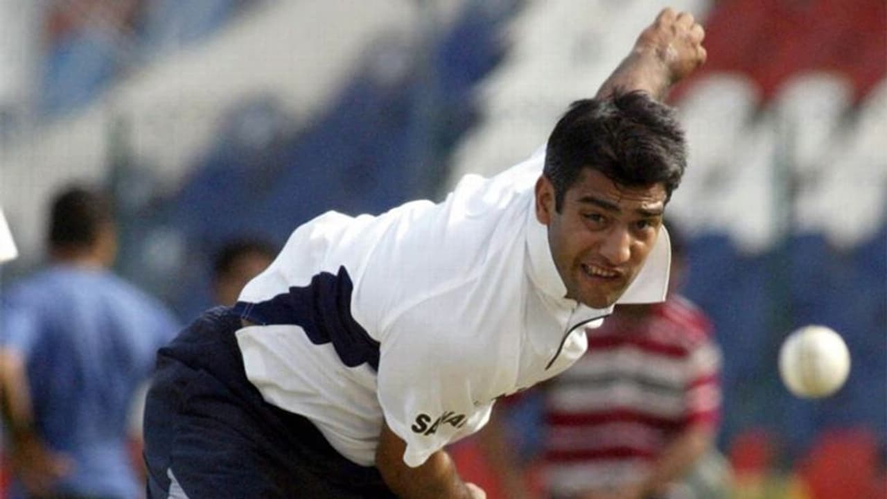 టీంఇండియా మాజీ ప్లేయర్పై హాకీస్టిక్స్, సైకిల్ చైన్లతో దాడి టీంఇండియా మాజీ ప్లేయర్పై హాకీస్టిక్స్, సైకిల్ చైన్లతో దాడి