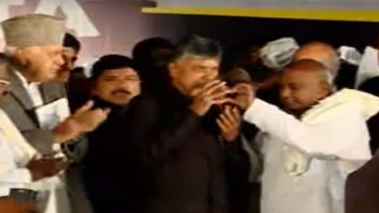 రేపు ఢిల్లీలో చంద్రబాబు పాదయాత్ర: రాష్ట్రపతిని కలవనున్న ఏపీ సీఎం రేపు ఢిల్లీలో చంద్రబాబు పాదయాత్ర: రాష్ట్రపతిని కలవనున్న ఏపీ సీఎం