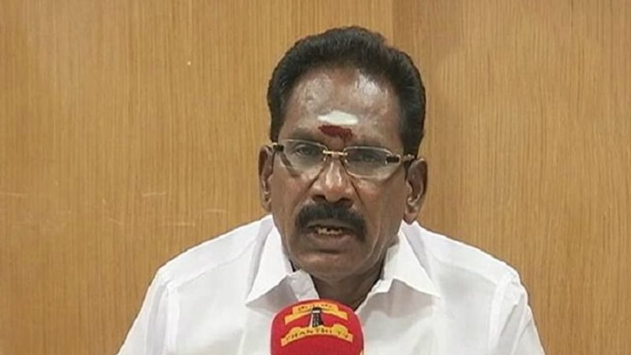 ராஜகண்ணப்பன் துறை மாற்றம்... சாதி பெயரை சொல்லி திட்டியவருக்கு இதுதான் தண்டனையா? செல்லூர் ராஜு கேள்வி!! ராஜகண்ணப்பன் துறை மாற்றம்... சாதி பெயரை சொல்லி திட்டியவருக்கு இதுதான் தண்டனையா? செல்லூர் ராஜு கேள்வி!!