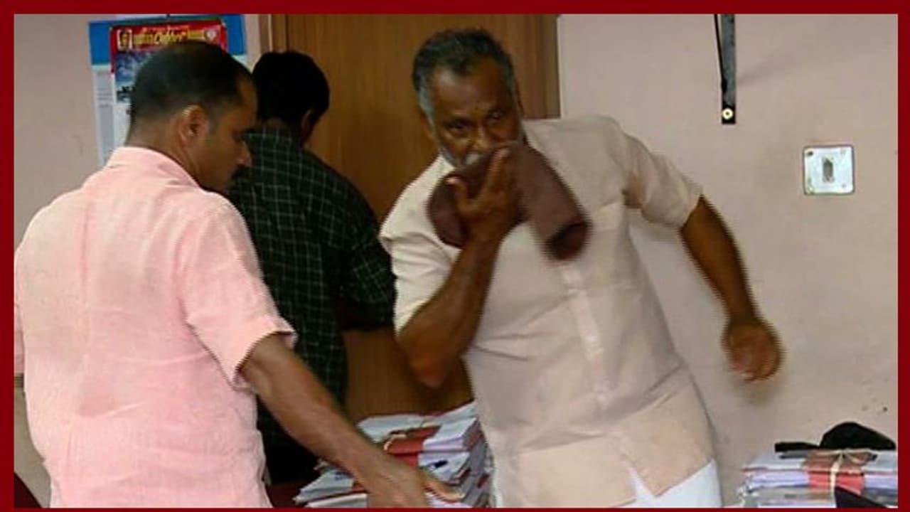 പീഡനക്കേസില് പെട്ട നേതാവിനെ രക്ഷിക്കാന് ശ്രമിച്ച ഐഎന്ടിയുസി ട്രഷറർക്കെതിരെ കേസ് പീഡനക്കേസില് പെട്ട നേതാവിനെ രക്ഷിക്കാന് ശ്രമിച്ച ഐഎന്ടിയുസി ട്രഷറർക്കെതിരെ കേസ്