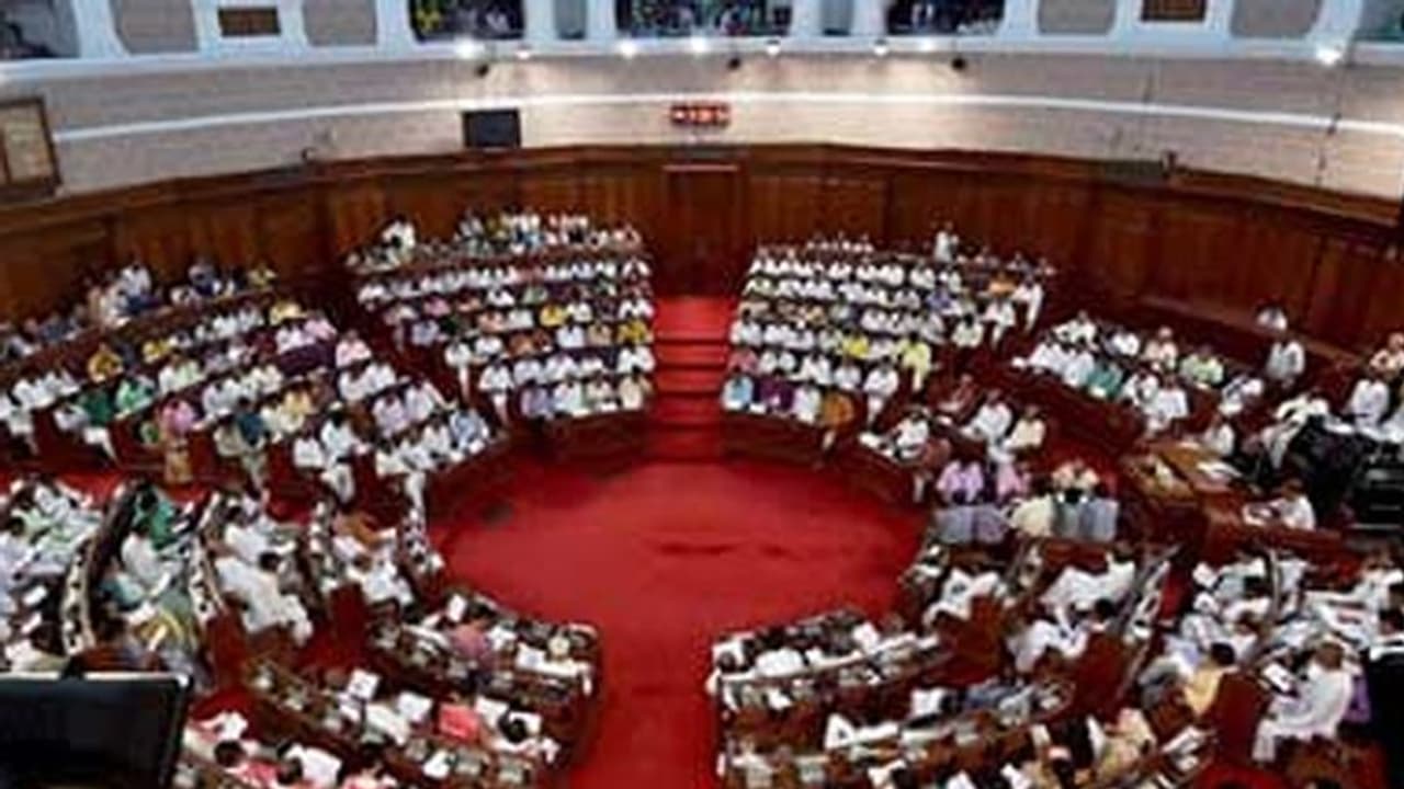 ಮತಕ್ಕಾಗಿ ಮಕ್ಕಳಿಗೆ ರಸ ಪ್ರಶ್ನೆ ಸ್ಪರ್ಧೆ, ಗೆದ್ದರೆ ಸಂಸತ್ಗೆ ಎಂಟ್ರಿ! ಮತಕ್ಕಾಗಿ ಮಕ್ಕಳಿಗೆ ರಸ ಪ್ರಶ್ನೆ ಸ್ಪರ್ಧೆ, ಗೆದ್ದರೆ ಸಂಸತ್ಗೆ ಎಂಟ್ರಿ!