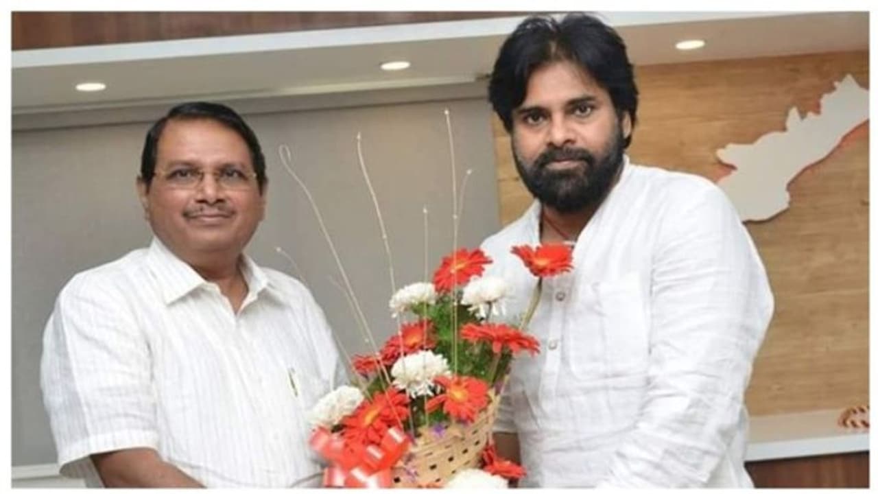 ’பவன் கல்யாணிடம் ஜெயலலிதாவைப் பார்க்கிறேன்’...வாவ் ராம் மோகன ராவ்... ’பவன் கல்யாணிடம் ஜெயலலிதாவைப் பார்க்கிறேன்’...வாவ் ராம் மோகன ராவ்...