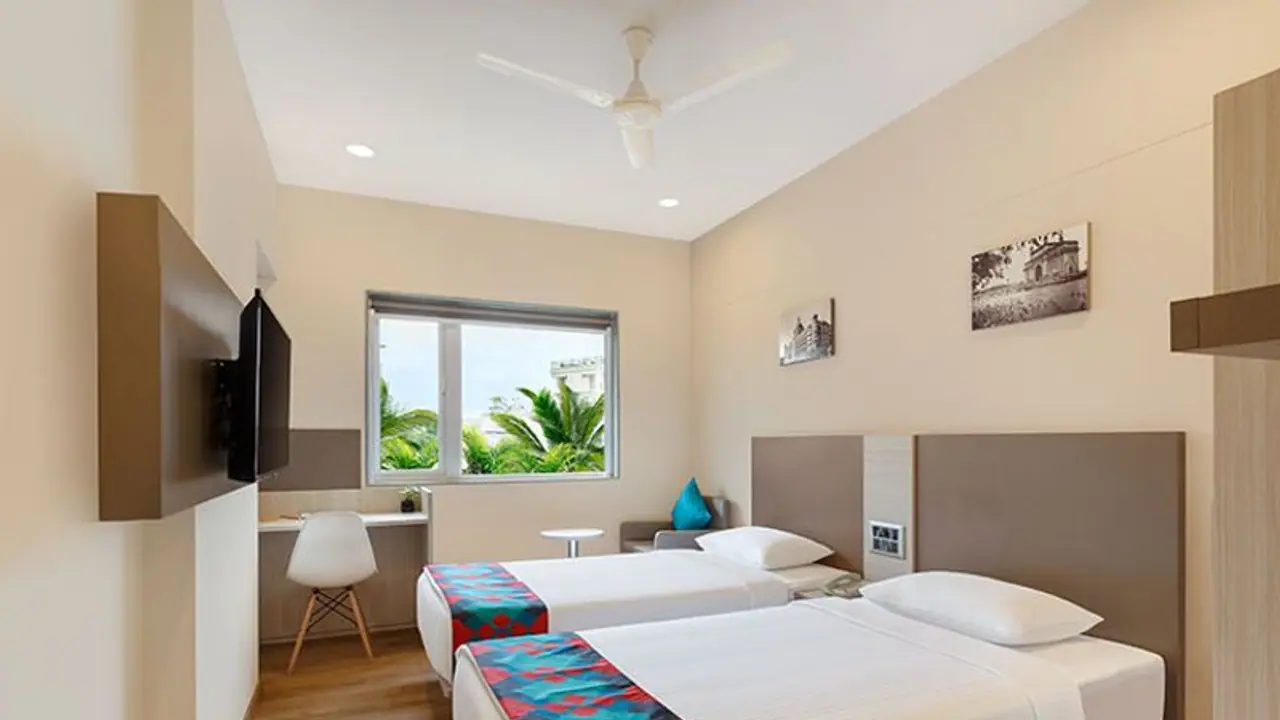 'അവസരം മുതലെടുത്ത്' ഹോട്ടലുകൾ; അയോധ്യയിൽ മുറികളുടെ നിരക്ക് ഞെട്ടിക്കുന്നത് 'അവസരം മുതലെടുത്ത്' ഹോട്ടലുകൾ; അയോധ്യയിൽ മുറികളുടെ നിരക്ക് ഞെട്ടിക്കുന്നത്