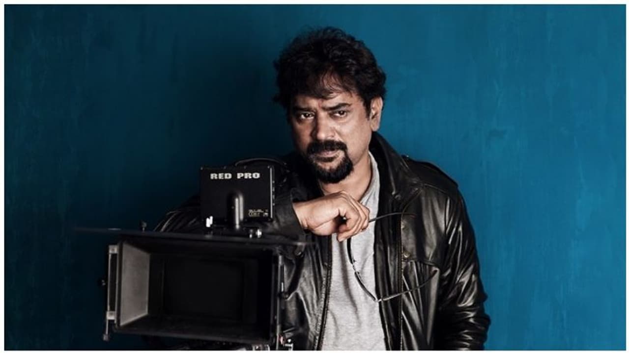 துப்பாக்கி 2 குறித்து வெளியான ரகசியம்... விஜய் ரசிகர்களை தெறிக்கவிட்ட சந்தோஷ் சிவன் டுவிட்...!