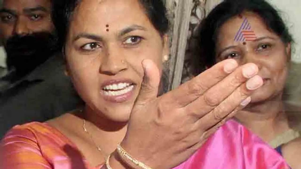 'ಕುಮಾರಸ್ವಾಮಿ ಆಲೂಗೆಡ್ಡೆಯಿಂದ ಶ್ರೀಮಂತರಾದವರು' 'ಕುಮಾರಸ್ವಾಮಿ ಆಲೂಗೆಡ್ಡೆಯಿಂದ ಶ್ರೀಮಂತರಾದವರು'