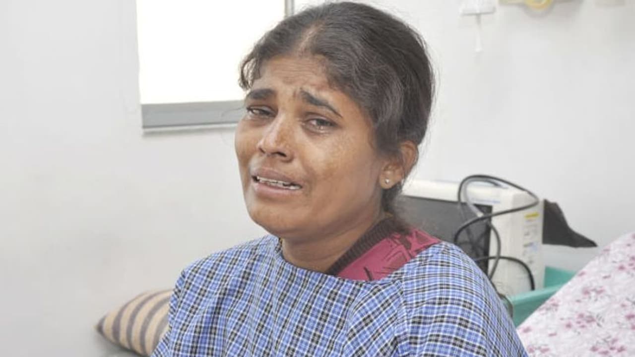 അര്ബുദം തളര്ത്തിയ അമ്മയെ കാണാന് വരാന് പണമില്ല; വെങ്കട്ടമ്മ മക്കളെ കണ്ടിട്ട് എട്ടുമാസം അര്ബുദം തളര്ത്തിയ അമ്മയെ കാണാന് വരാന് പണമില്ല; വെങ്കട്ടമ്മ മക്കളെ കണ്ടിട്ട് എട്ടുമാസം