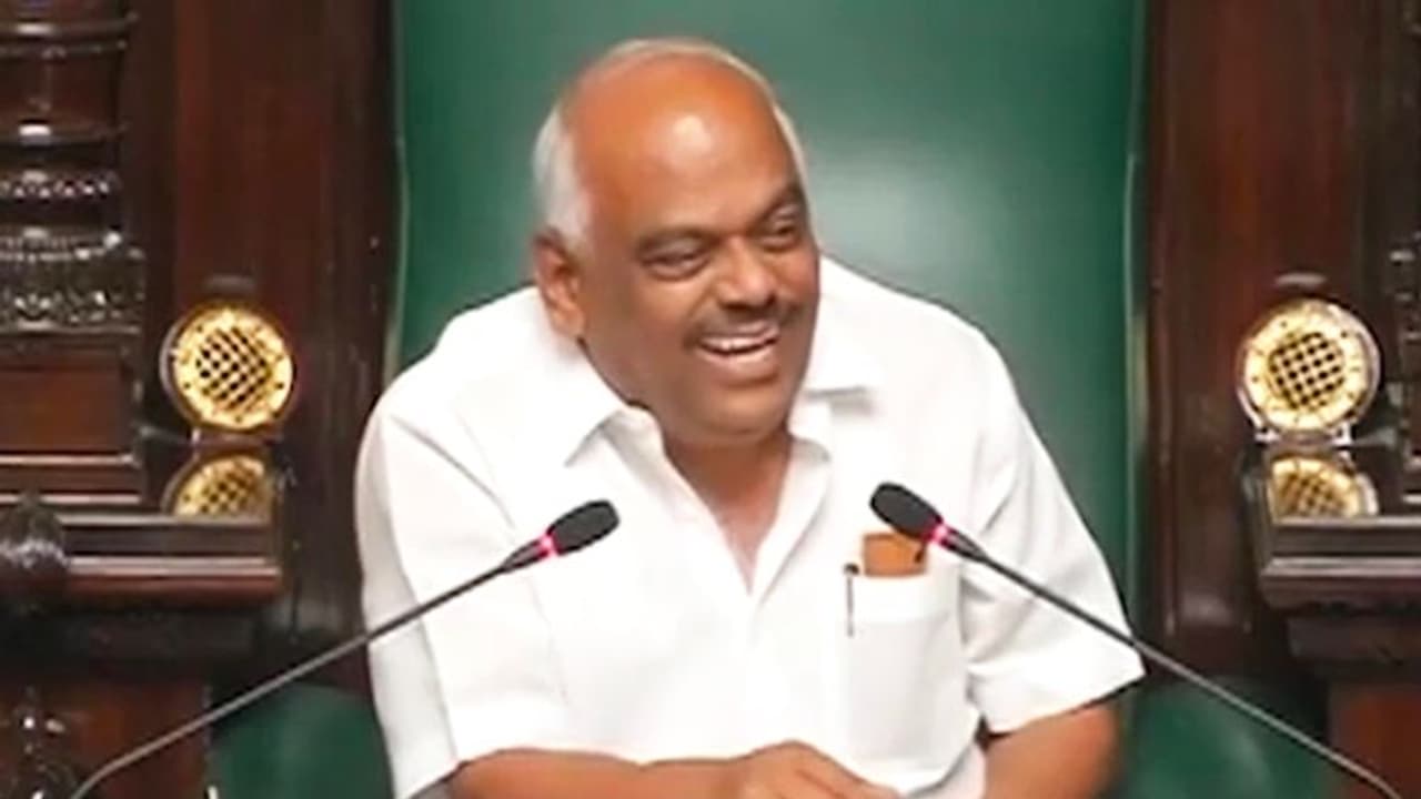 కర్ణాటక సంక్షోభం: ముగ్గురు రెబల్ ఎమ్మెల్యేలకు స్పీకర్ నుంచి పిలుపు కర్ణాటక సంక్షోభం: ముగ్గురు రెబల్ ఎమ్మెల్యేలకు స్పీకర్ నుంచి పిలుపు