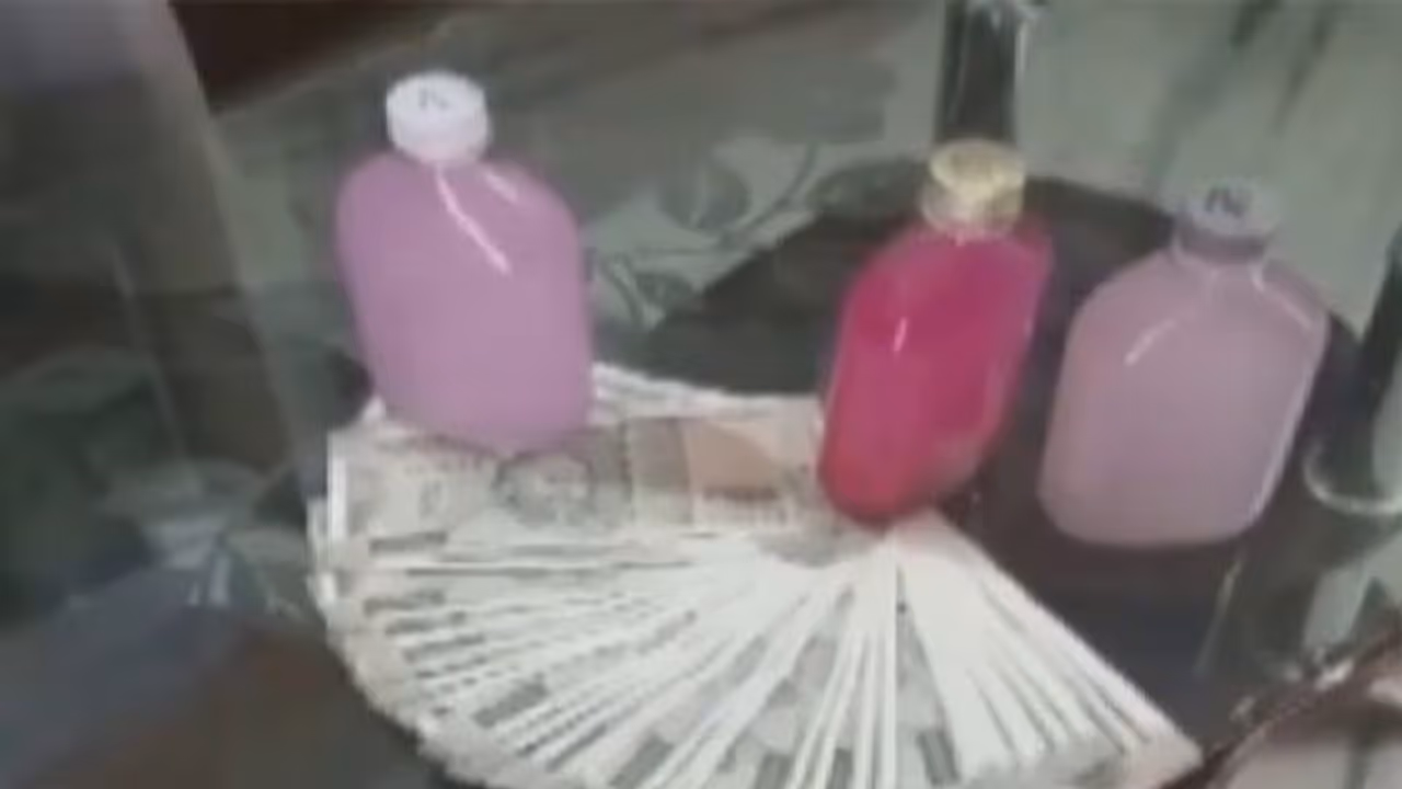 కారుణ్య నియామకానికి లంచం డిమాండ్...ఎసిబికి చిక్కిన అధికారి (వీడియో) కారుణ్య నియామకానికి లంచం డిమాండ్...ఎసిబికి చిక్కిన అధికారి (వీడియో)