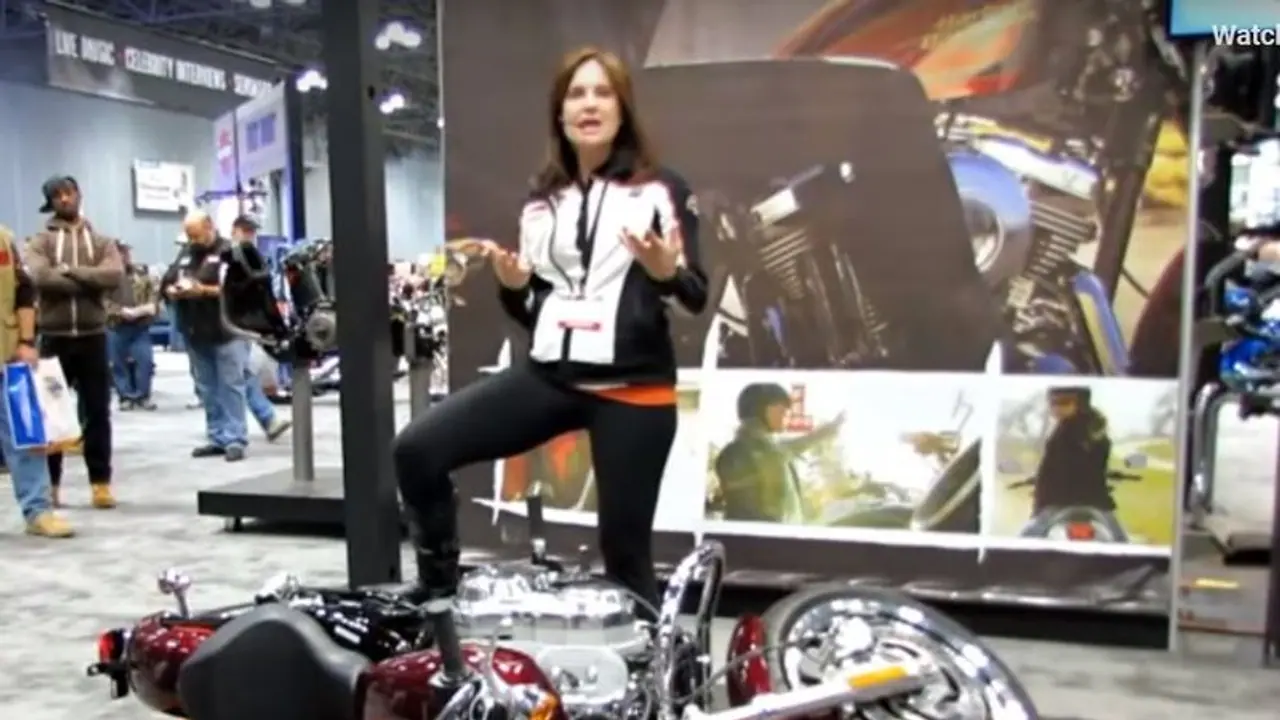 ನೆಲಕ್ಕೆ ಬಿದ್ದ ರಾಯಲ್ ಎನ್ಫೀಲ್ಡ್ ಬೈಕ್ ಸುಲಭವಾಗಿ ಎತ್ತಲು ಇಲ್ಲಿದೆ ಟಿಪ್ಸ್! ನೆಲಕ್ಕೆ ಬಿದ್ದ ರಾಯಲ್ ಎನ್ಫೀಲ್ಡ್ ಬೈಕ್ ಸುಲಭವಾಗಿ ಎತ್ತಲು ಇಲ್ಲಿದೆ ಟಿಪ್ಸ್!