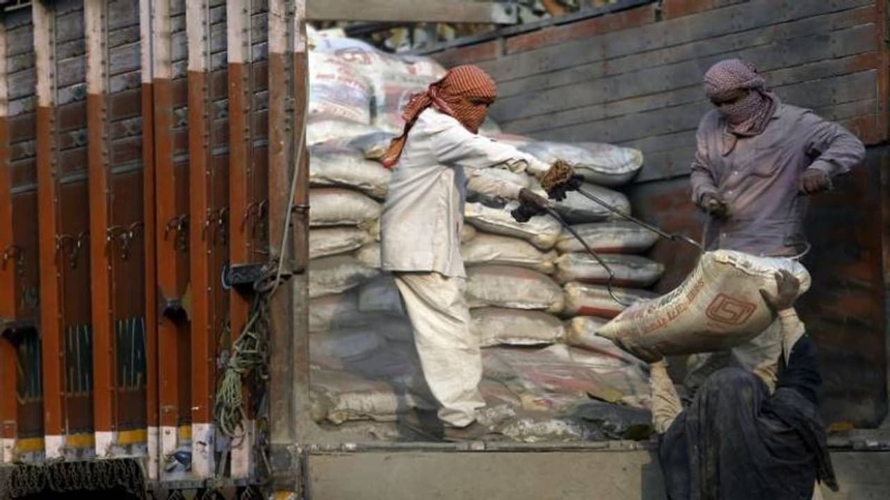 ಮತ್ತೆ ಏರಿಕೆಯಾಗುತ್ತಾ ಸಿಮೆಂಟ್ ಬೆಲೆ? ಪ್ರತಿ ಚೀಲಕ್ಕೆ 10 30ರೂ. ಹೆಚ್ಚಳ ನಿರೀಕ್ಷೆ