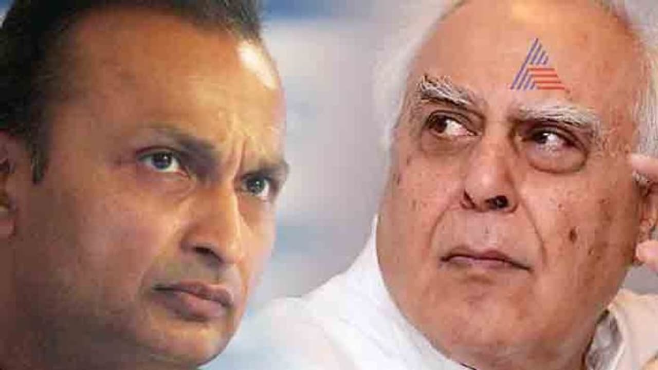 ಹೊರಗೆ ಬೈತಾರೆ, ಒಳಗೆ ಡಿಫೆಂಡ್ ಮಾಡ್ತಾರೆ: ಕಪಿಲ್ WITH ಅನಿಲ್! ಹೊರಗೆ ಬೈತಾರೆ, ಒಳಗೆ ಡಿಫೆಂಡ್ ಮಾಡ್ತಾರೆ: ಕಪಿಲ್ WITH ಅನಿಲ್!